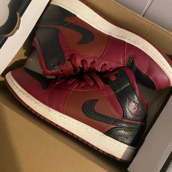 Jordan Shoes - Burgundy & Black Jordan 1s